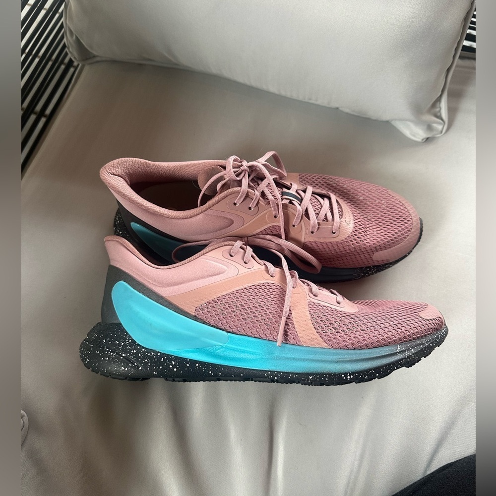 LULULEMON SNEAKERS NWOT - Picture 2 of 7